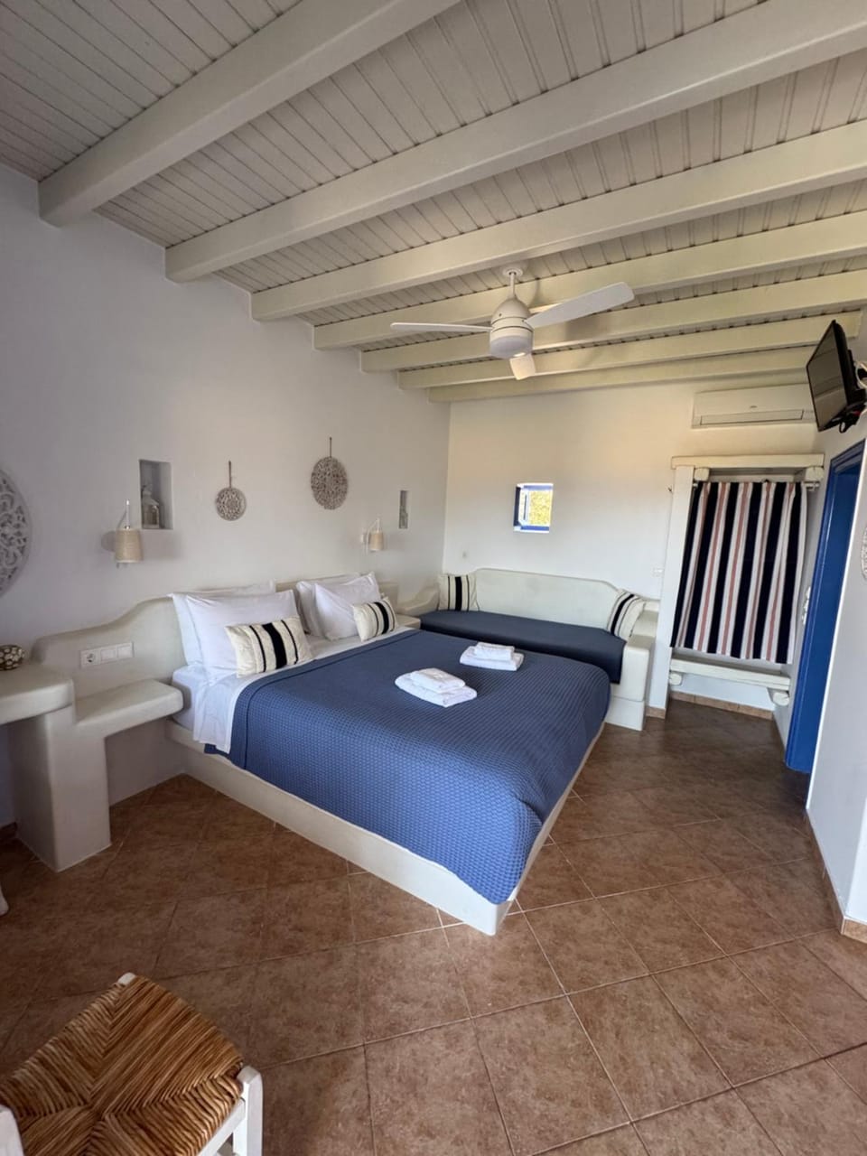 Aperanto Galazio Apartment in Koufonisia