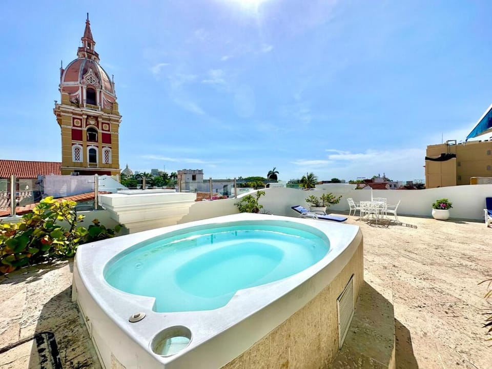By Calamari Homes - Ayos 206 - Walled City Apartment in Cartagena