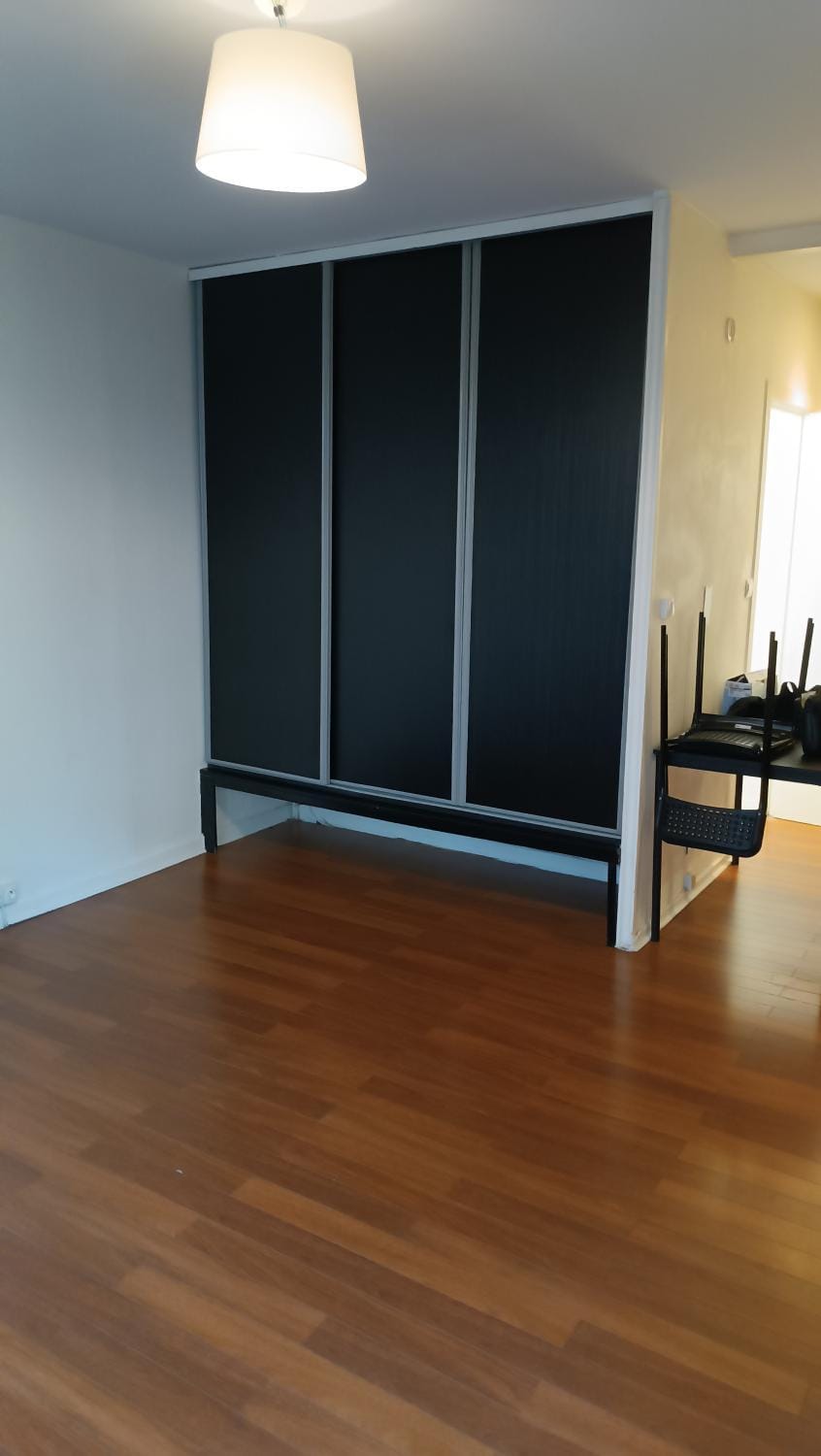 Superbe studio Lyon 3 avec chambre et balcon Apartment in Vaulx-en-Velin