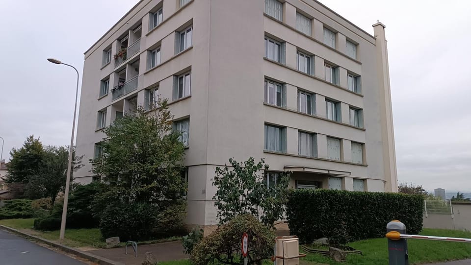 Superbe studio Lyon 3 avec chambre et balcon Apartment in Vaulx-en-Velin