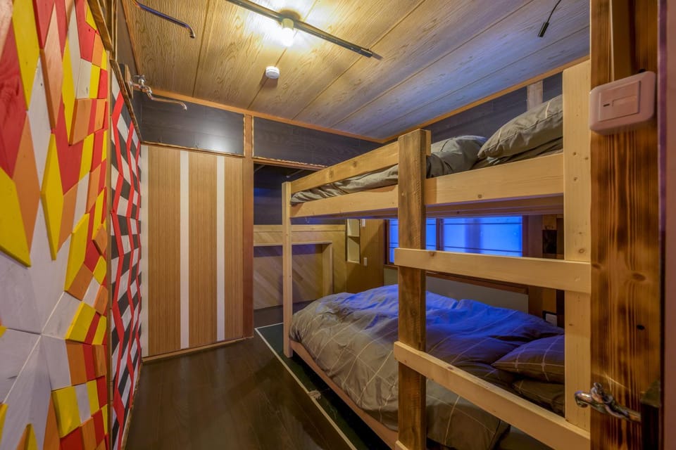 Bedroom, bunk bed