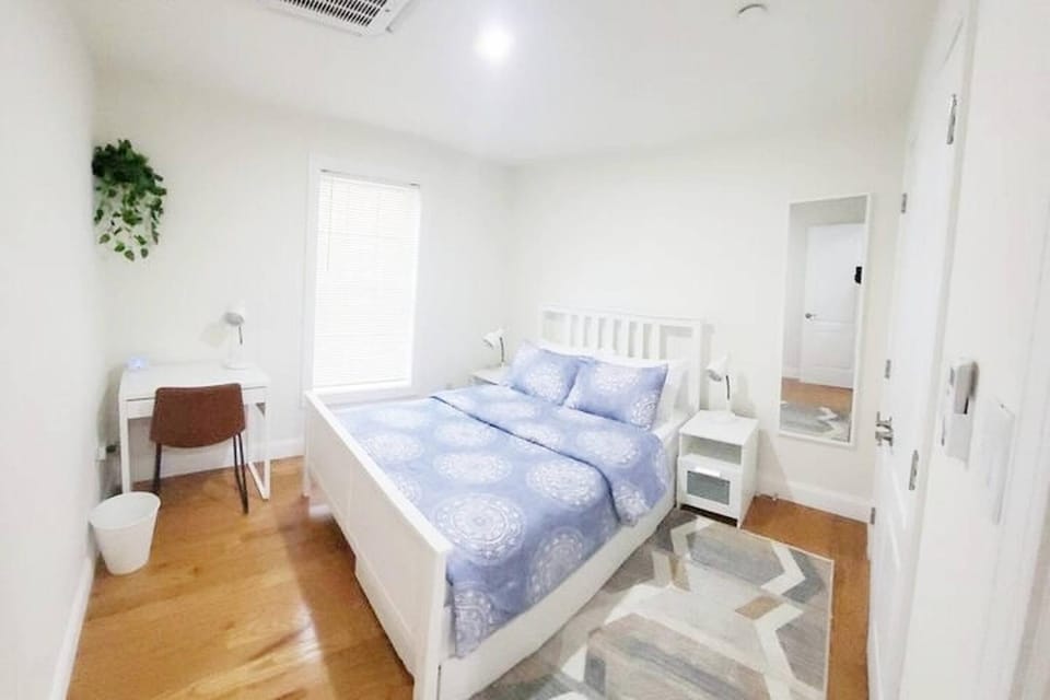 Photo of the whole room, Bedroom