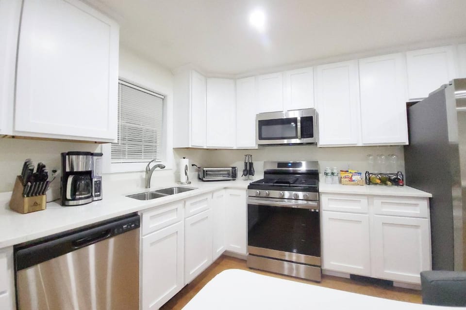 Kitchen or kitchenette, kitchen