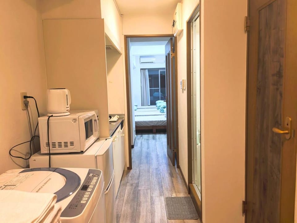 8Close to the station, 2 stations can be used, spacious space, maximum 5 people Apartment in Nagoya