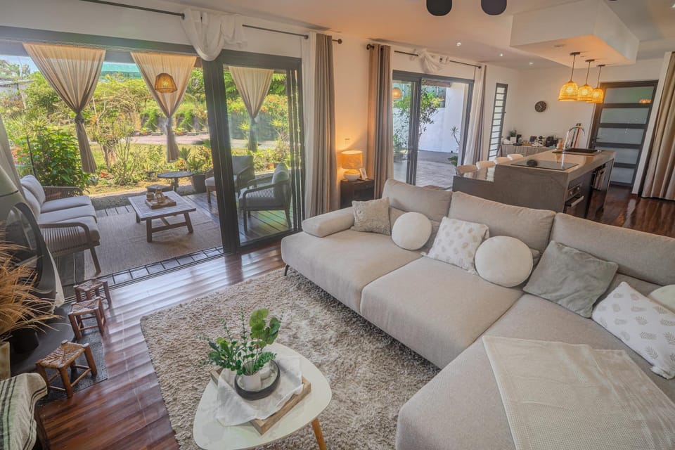 Day, Garden, View (from property/room), Balcony/Terrace, Living room, Seating area, Dining area, Garden view