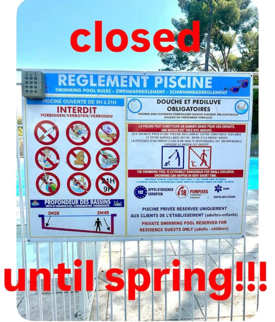 Text overlay, Swimming pool