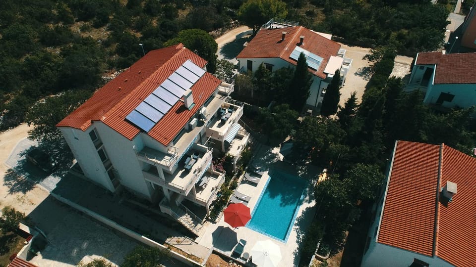 Property building, Bird's eye view, Swimming pool, Swimming pool