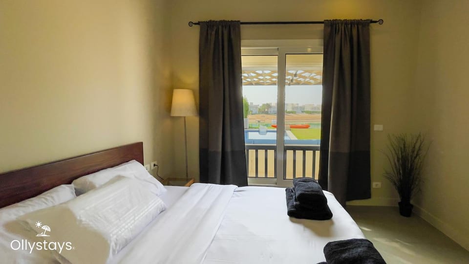 Bed, Balcony/Terrace, Bedroom, Pool view, wardrobe