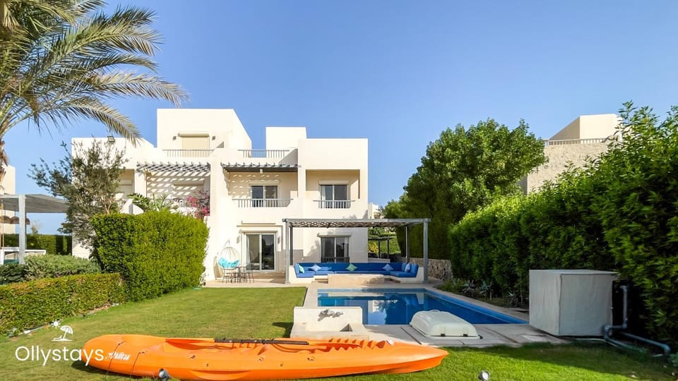Property building, Seating area, Swimming pool, sunbed
