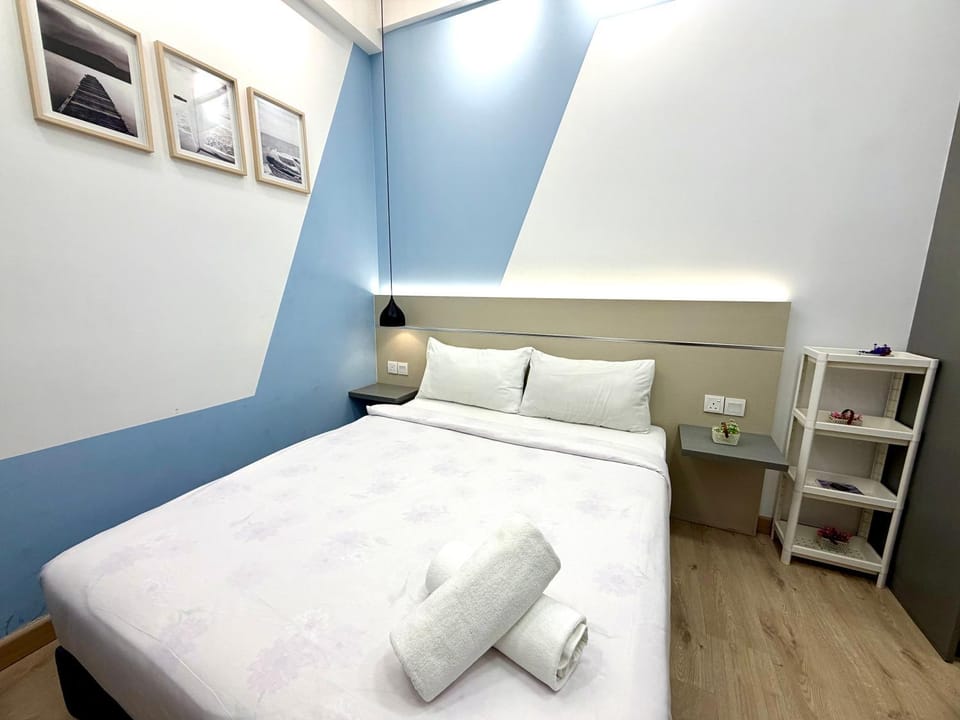 Photo of the whole room, Bedroom, towels