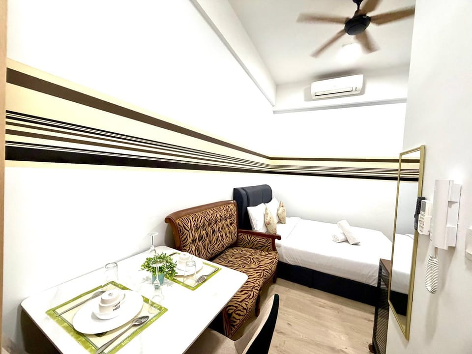 Living room, Photo of the whole room, Seating area, Bedroom