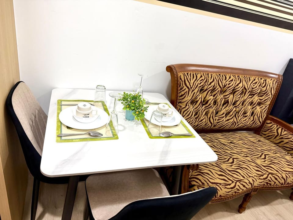 Seating area, Dining area