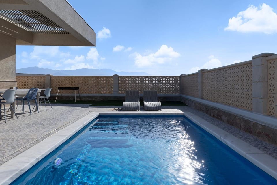 Balcony/Terrace, Pool view, Swimming pool, sunbed