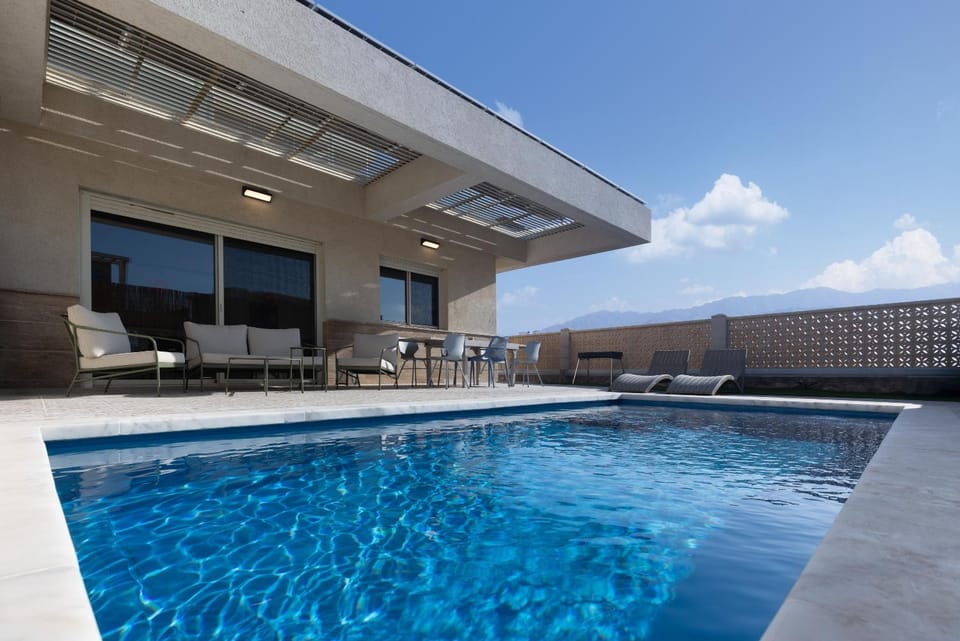 Mountain view, Swimming pool, sunbed