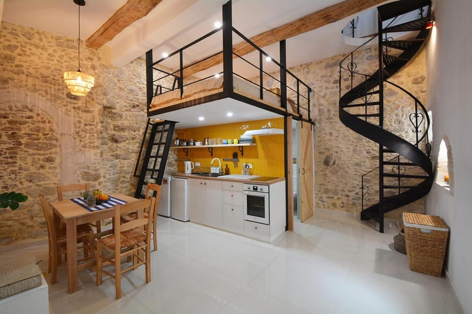 Kitchen or kitchenette, Dining area, oven, stove