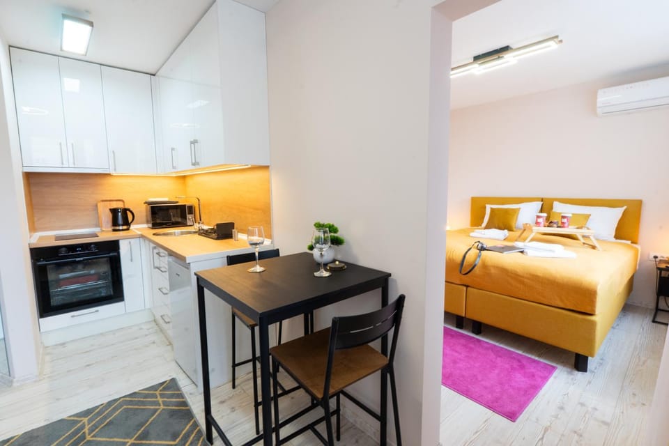 Bed, Kitchen or kitchenette, Living room, Dining area, Bedroom, microwave, oven, stove, kitchen, air conditioner