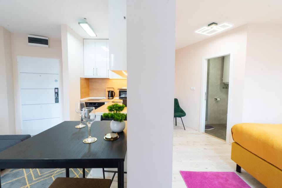 Bed, Bathroom, Kitchen or kitchenette, Living room, Seating area, Dining area, Bedroom, microwave, oven, pet friendly, stove, kitchen