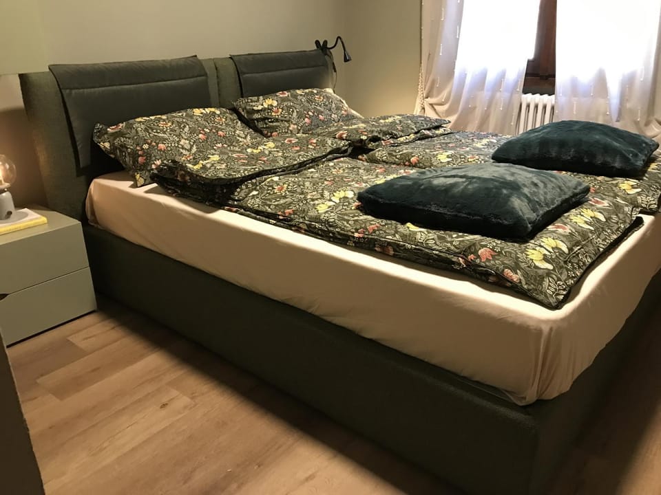 Bed, Bedroom