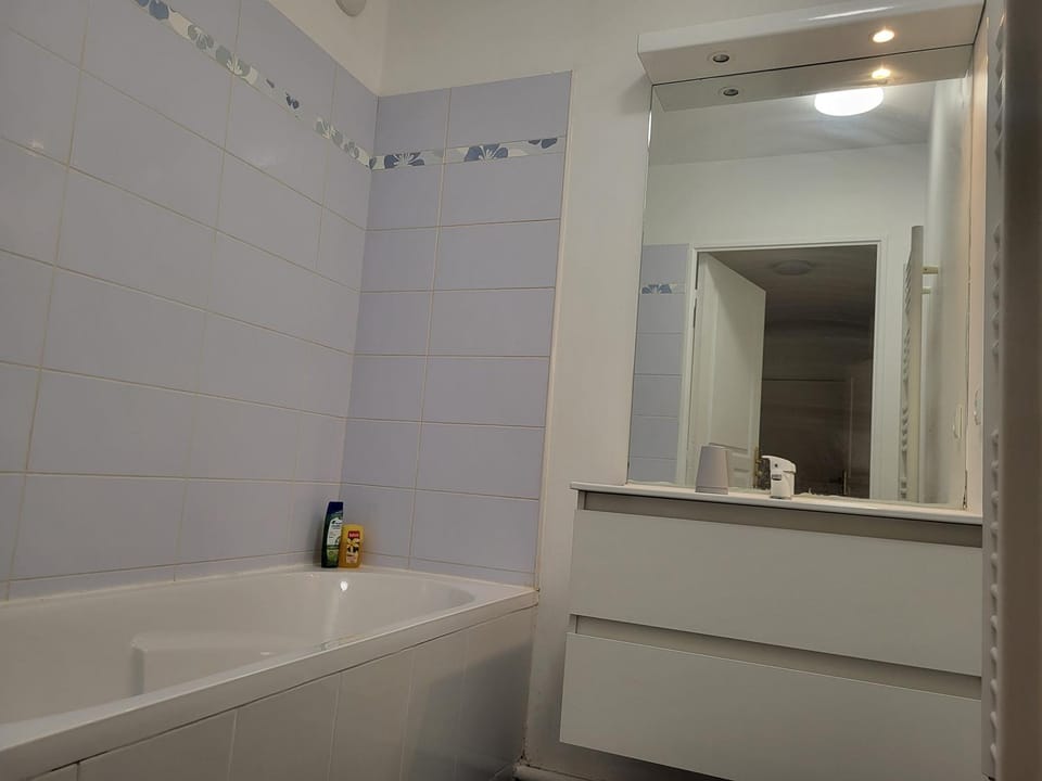 Bathroom, Bath