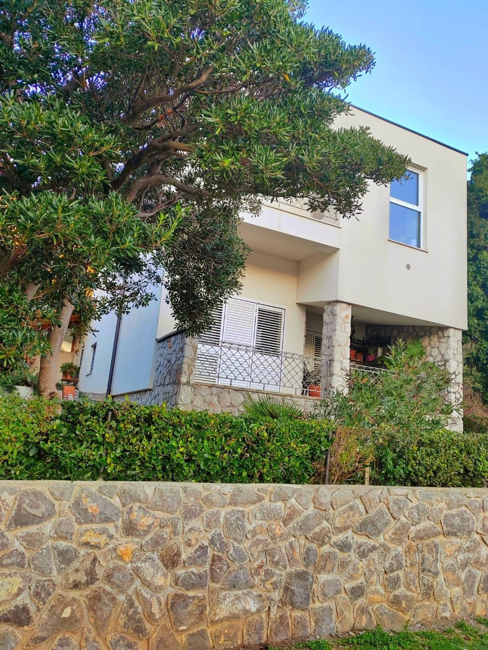 Property building, Day, Garden, Garden view