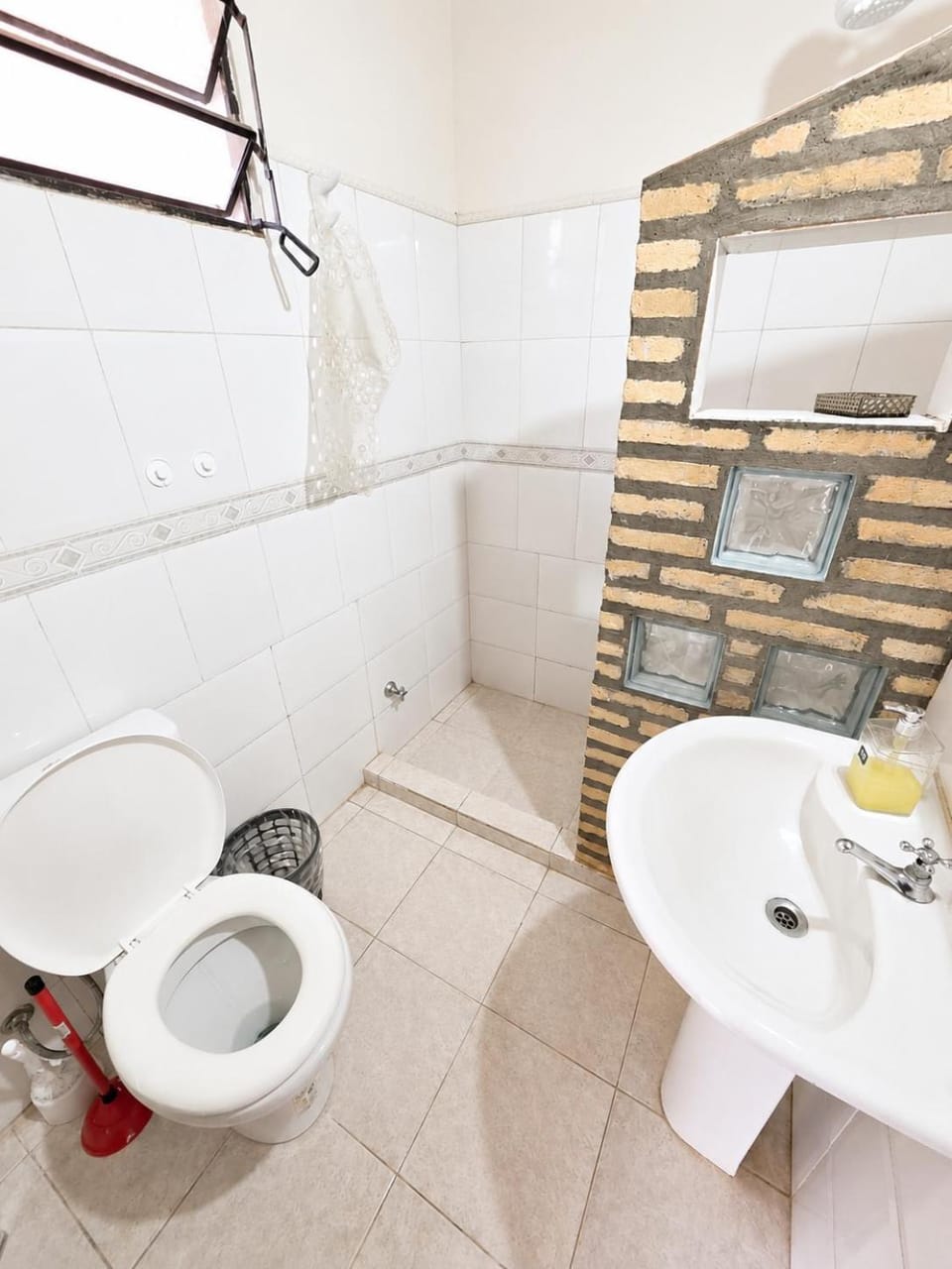 Shower, Toilet, towels