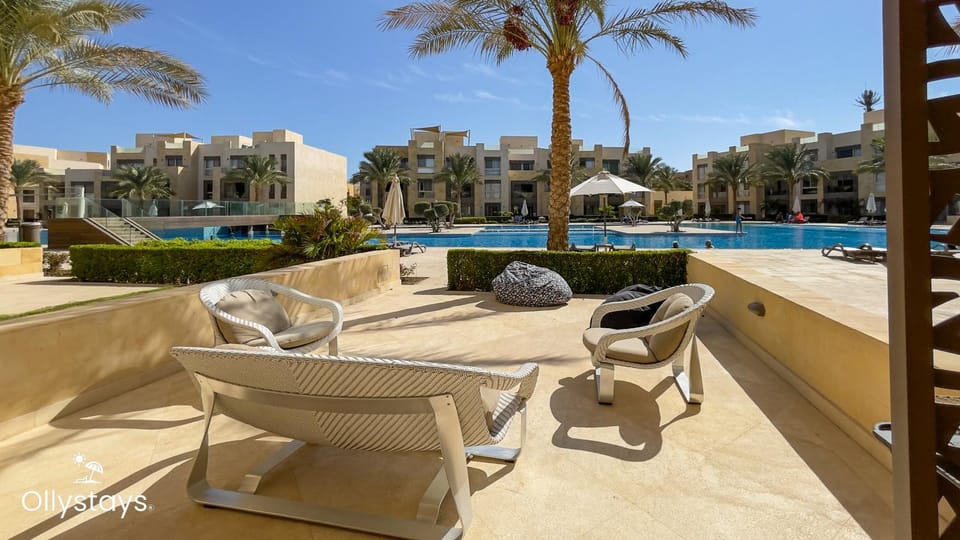 Patio, Day, Pool view, Swimming pool, sunbed