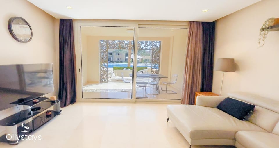 Patio, TV and multimedia, View (from property/room), Living room