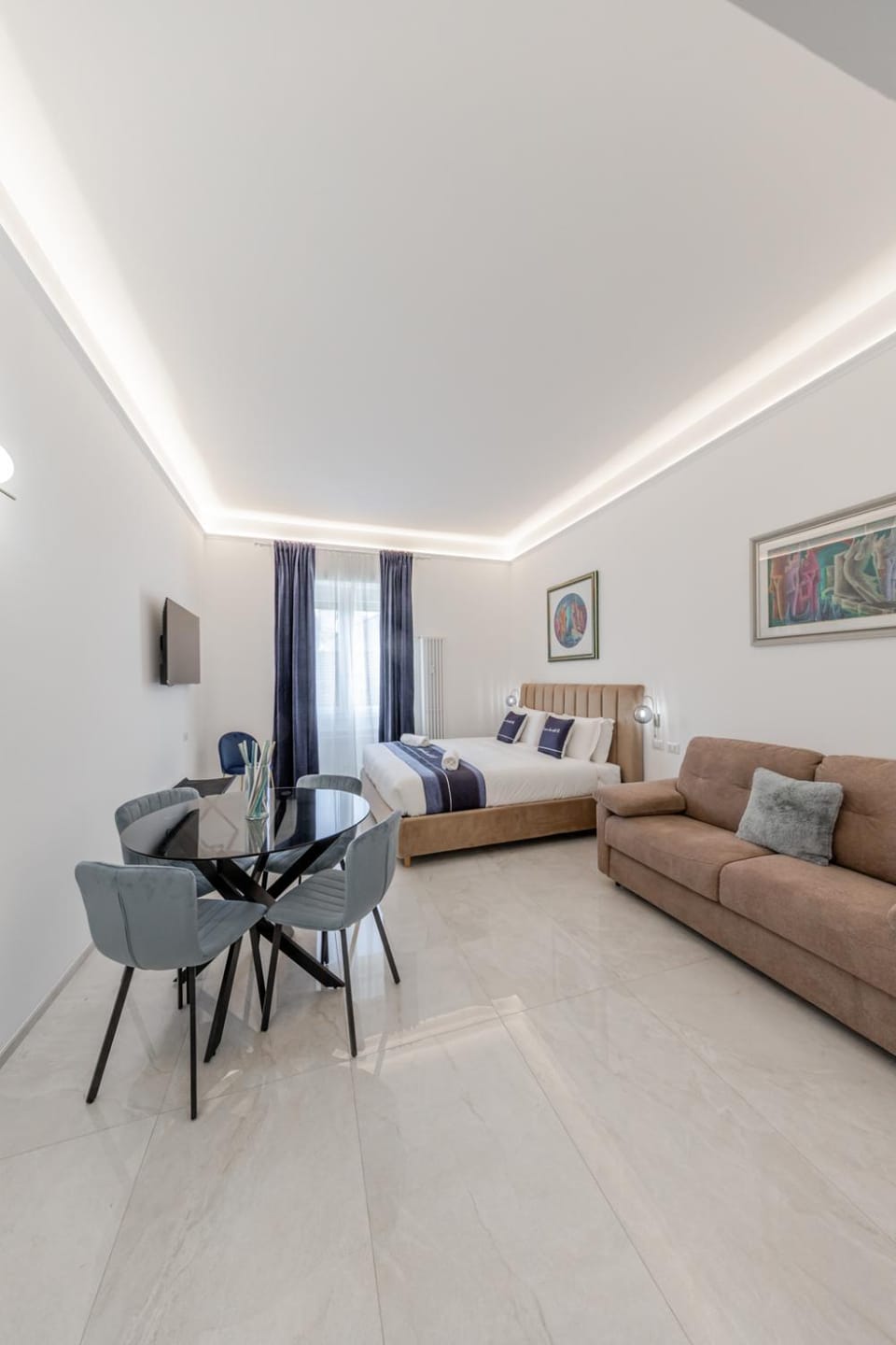 Bed, Living room