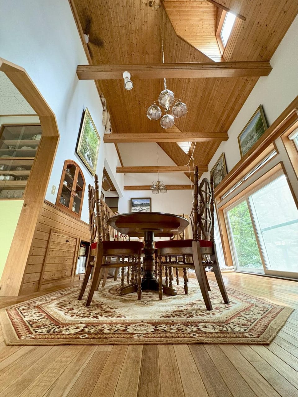 View (from property/room), Living room, Dining area, Pets, fireplace, pet friendly