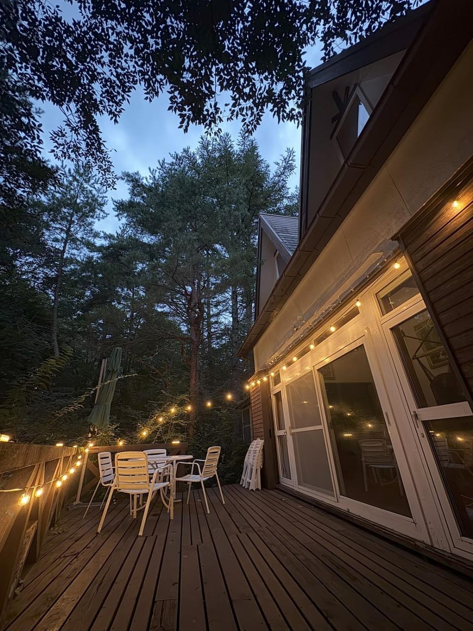 Property building, Patio, Night, BBQ facilities, Balcony/Terrace, Seating area, Dining area, Garden view