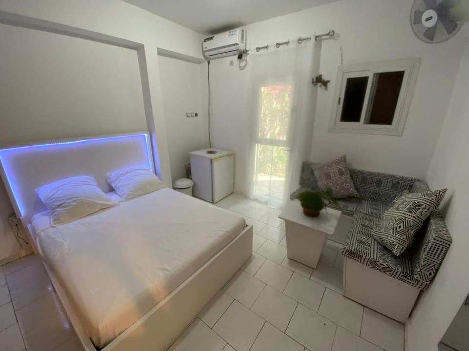 Chambre double meublée Bed and Breakfast in Mbour