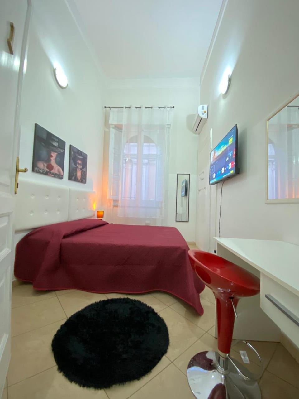 Bed, Photo of the whole room, Bedroom