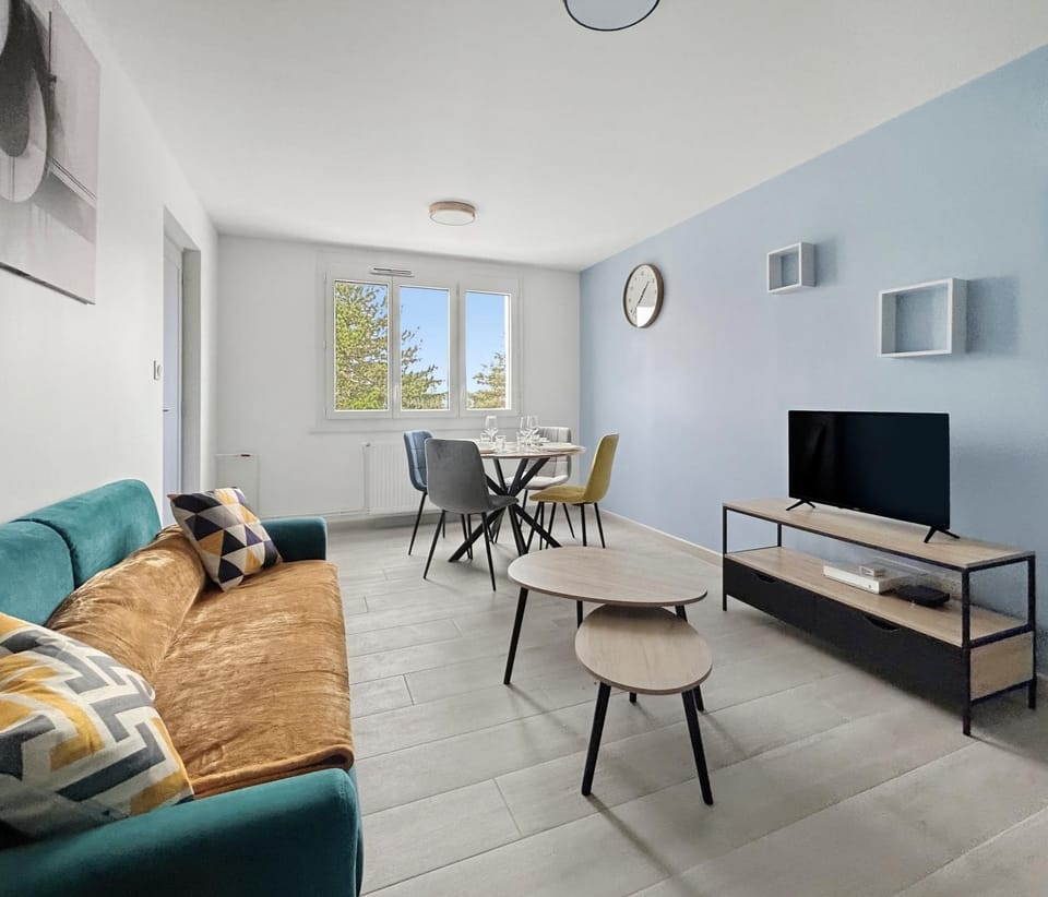 Appartement lumineux, épuré avec balcon et parking Apartment in Bourgogne-Franche-Comté