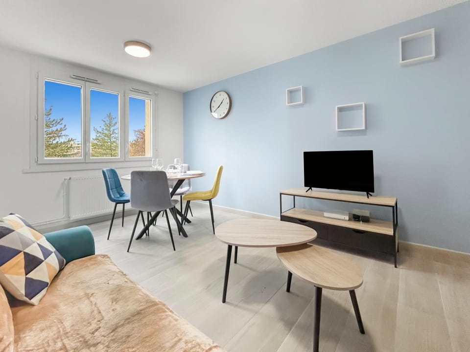 Appartement lumineux, épuré avec balcon et parking Apartment in Bourgogne-Franche-Comté