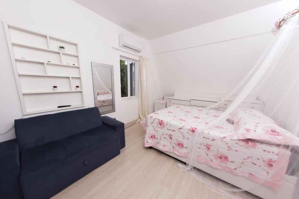 Castelinho Solemar - Suíte Premium com Banheira Privativa e Ar Bed and Breakfast in State of São Paulo
