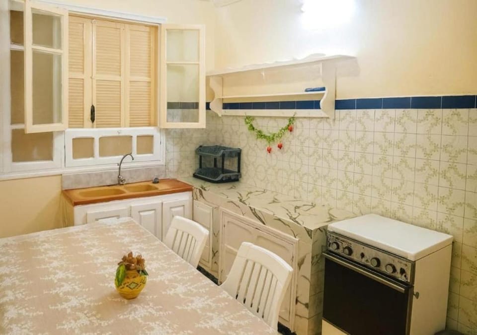 Kitchen or kitchenette, Dining area, kitchen