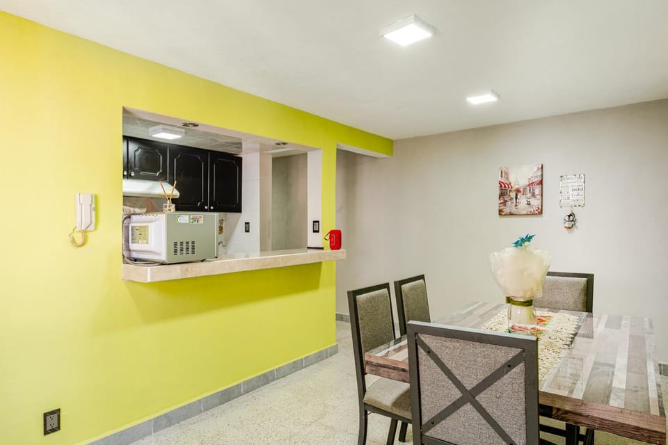 TV and multimedia, Kitchen or kitchenette, Living room, Seating area, Dining area