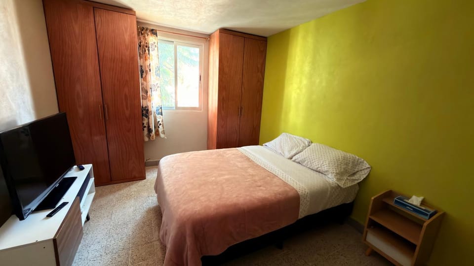 Bed, TV and multimedia, Bedroom, wardrobe