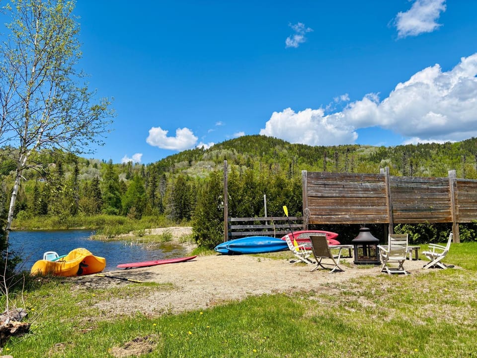Waterfront, Spa, Sauna, Ski & Firepit St-Côme Chalet in Quebec