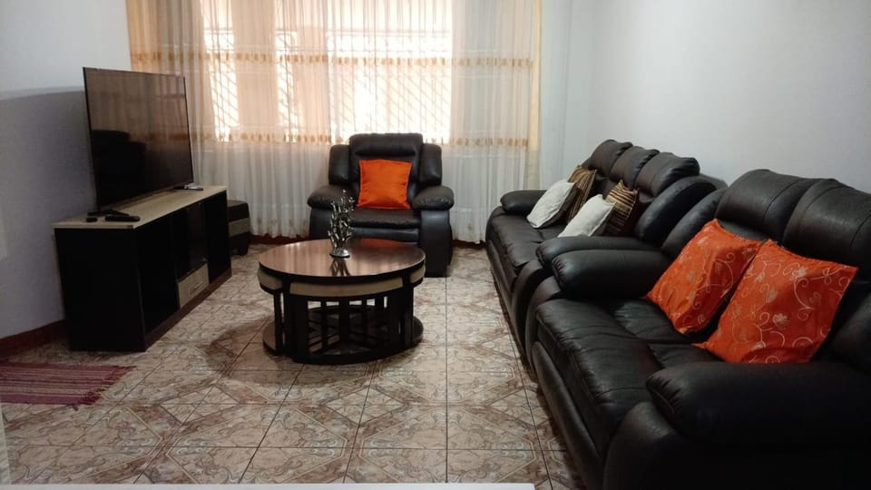 Apartamento Amoblado con Estacionamiento primer piso Apartment in Tacna