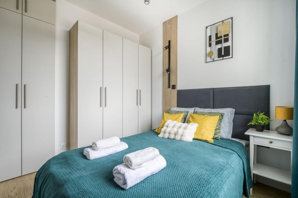 Bed, Bedroom, towels, wardrobe