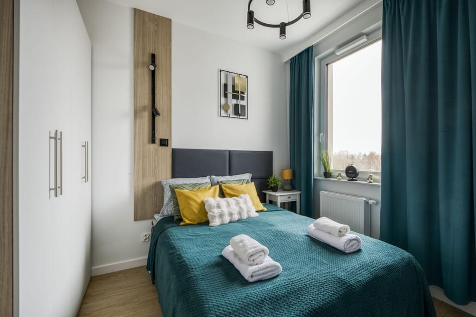 Bed, Bedroom, towels, wardrobe