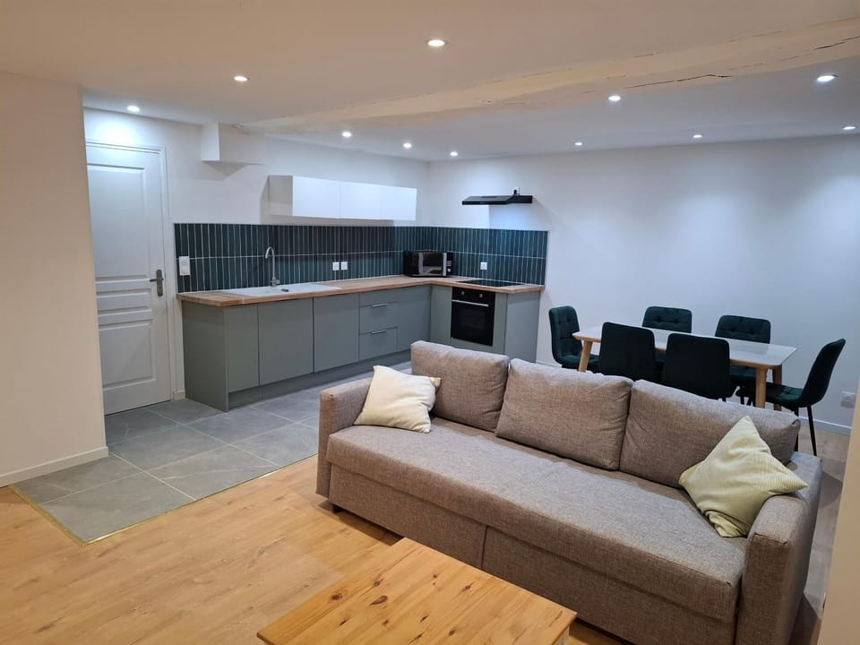 Kitchen or kitchenette, Living room, Seating area, stove