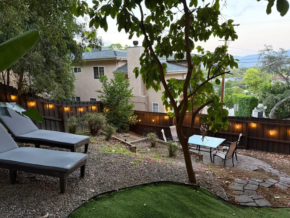 Patio, Natural landscape, Seating area, Dining area, Mountain view, sunbed