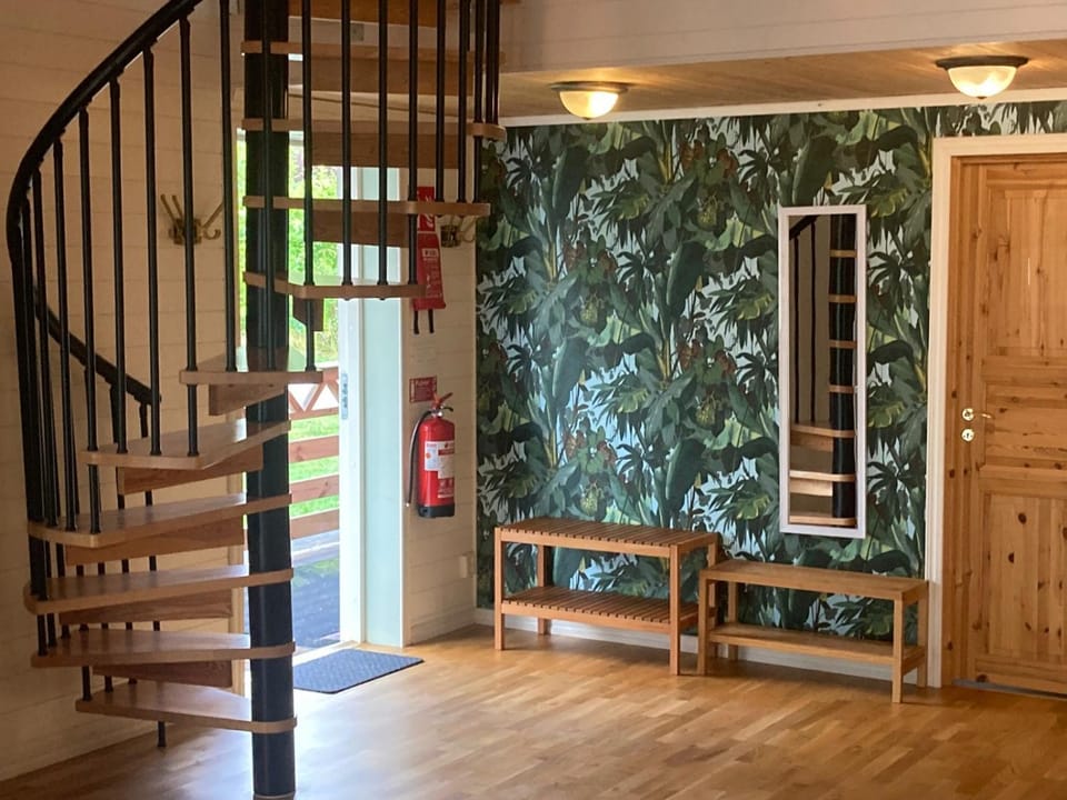 Madam Blås mysiga stugor med vedeldad bastu och badtunna Nature lodge in Västra Götaland County