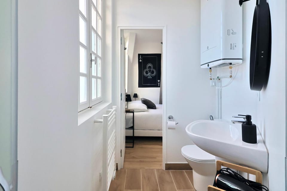 Bed, Bathroom