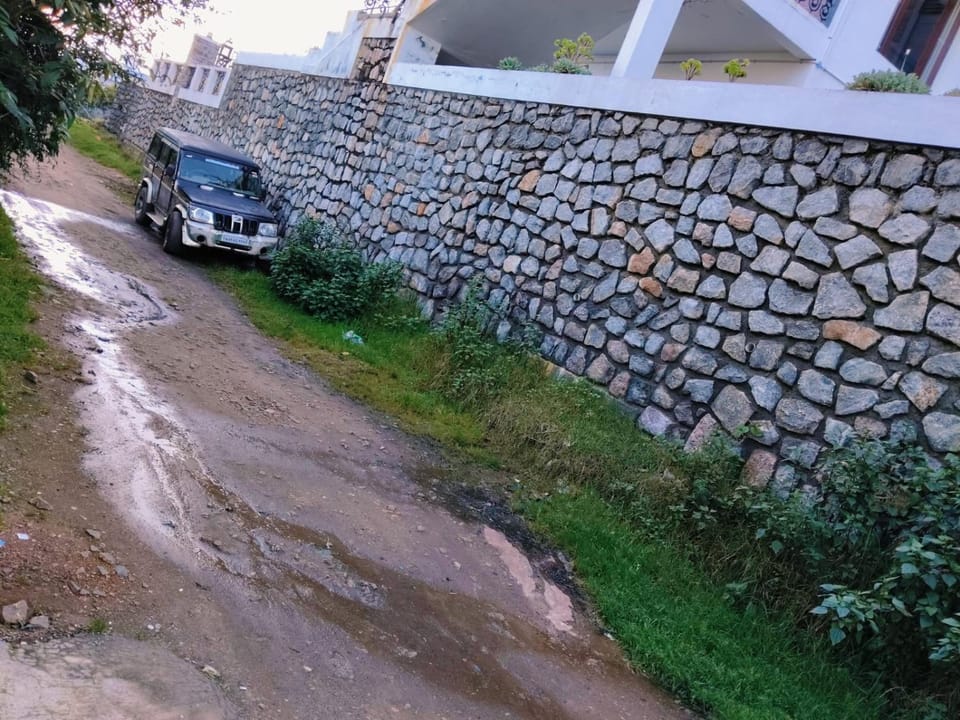 Neighbourhood, Street view, Parking