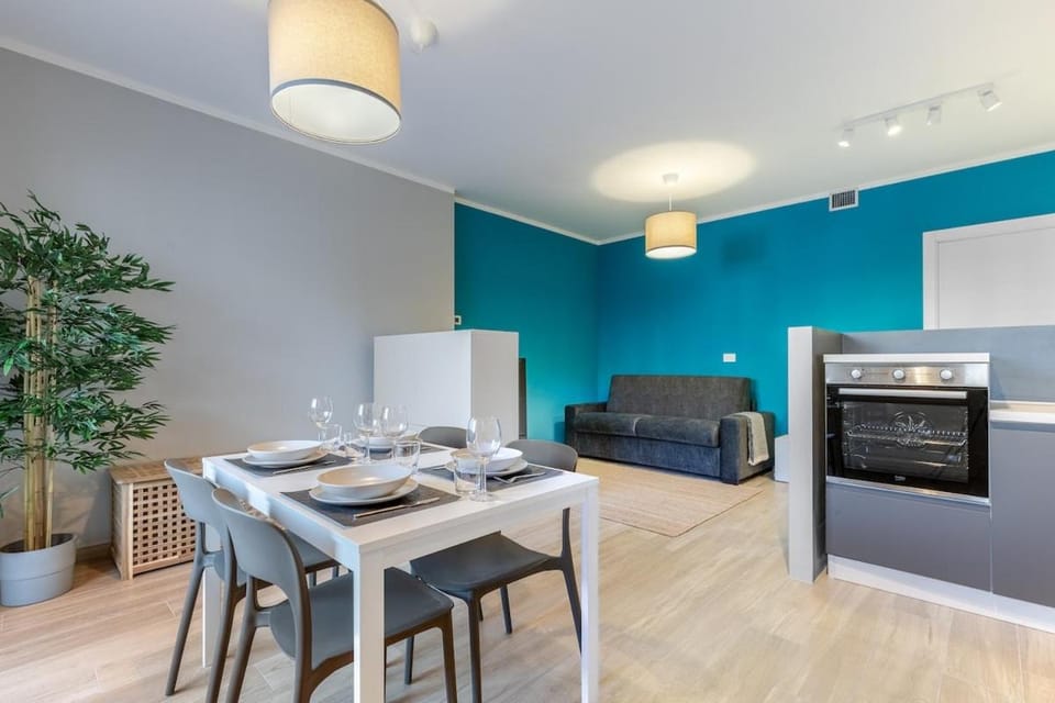 Kitchen or kitchenette, Living room, Seating area, Dining area, oven