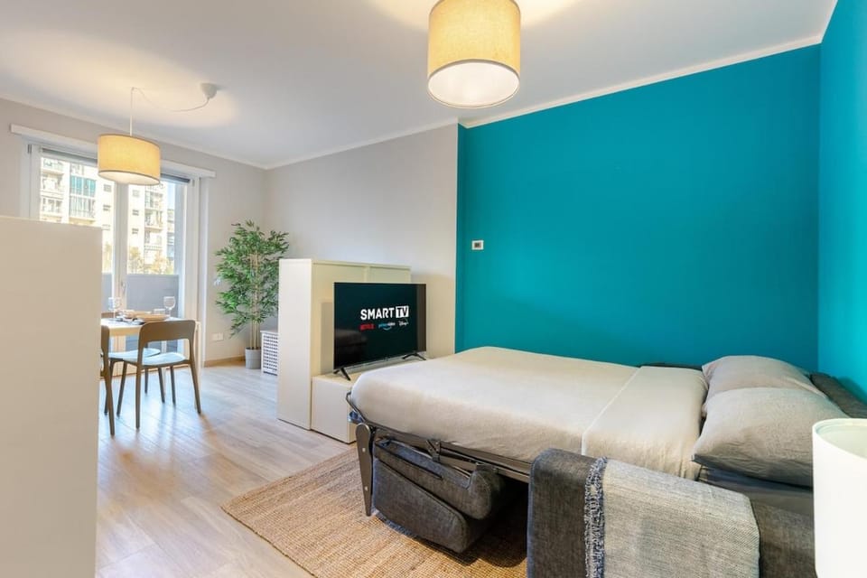 Bed, TV and multimedia, Living room, Photo of the whole room, Seating area, Bedroom