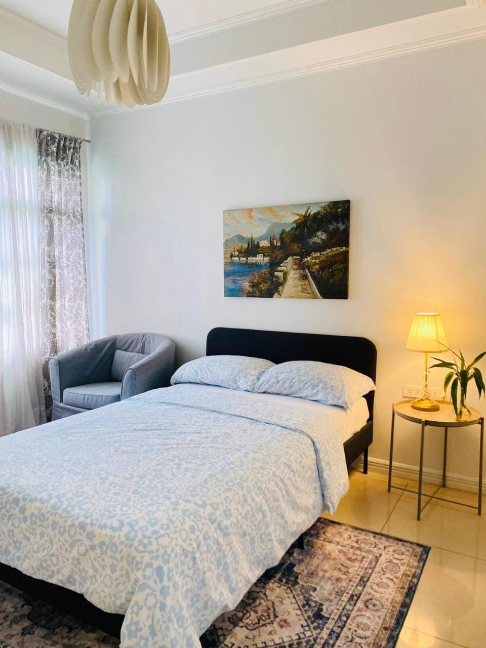 Apolonia Transient House- The White Room Bed and Breakfast in Baguio